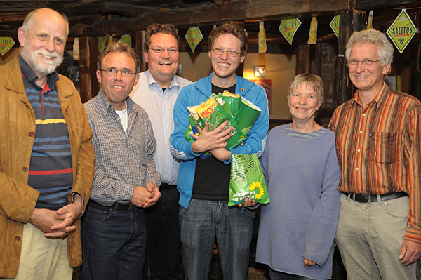 Freude der Sickter Gr&uuml;nen bei der Feier des Einzuges von Jan-Philipp Albrecht in das Europaparlament (von links): Heiko Judith, Karlheinz Pfeiff, Michael Boos, Jan Philipp Albrecht, Christiane Wagner, Holger Barkhau