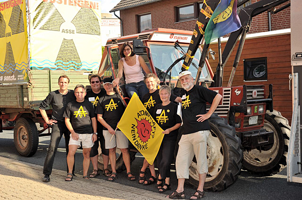 Besuch beim Anti-Atom-Treck in Sickte von Rebecca Harms und Stefan Wenzel Besuch beim Anti-Atom-Treck in Sickte von Rebecca Harms und Stefan Wenzel