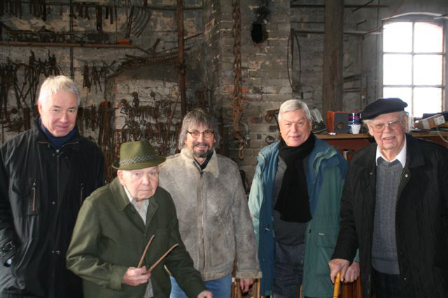 v.l. Ortsb&uuml;rgermeister Bernhard Brockmann, Otto Arnemann, stellv. Gemeindeb&uuml;rgermeister Diethelm Krause-Hotopp, Wolfgang Karg und Prof. G&uuml;nter Wiemann