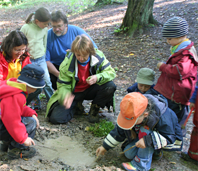 Cremlinger Gr&uuml;ne besuchen den Waldkindergarten in Sch&ouml;ppenstedt
