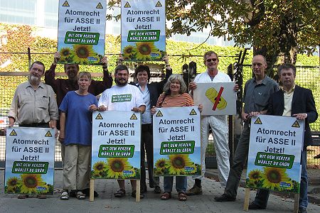 GR&Uuml;NE Protestaktion vor dem Atomm&uuml;lllager Asse - Forderung nach &Ouml;ffentlichkeitsbeteiligung