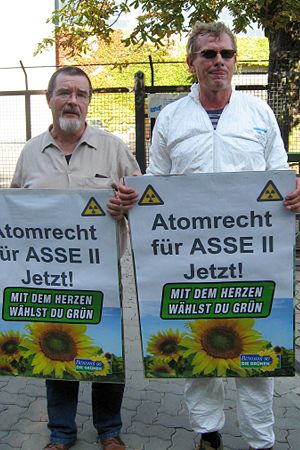 GR&Uuml;NE Protestaktion vor dem Atomm&uuml;lllager Asse - Forderung nach &Ouml;ffentlichkeitsbeteiligung